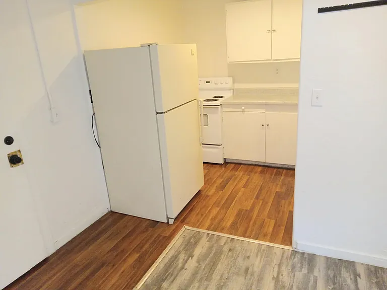 260 W Antelope Dr #6 — Photo 8