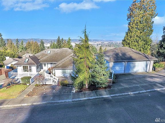 Extra wide homesite nestled next to a park. Views of the valley, Olympic mountains & glorious sunsets!