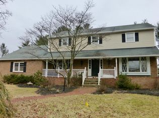 4 Colonial Ct, Edison, NJ 08820