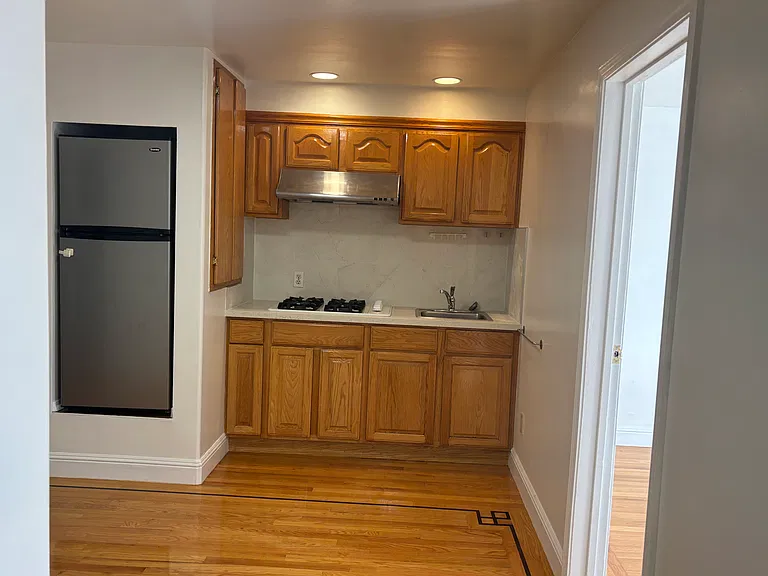 743 London St — Photo 3