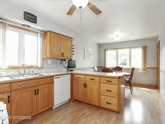 5th image of 9120 S Massasoit Ave