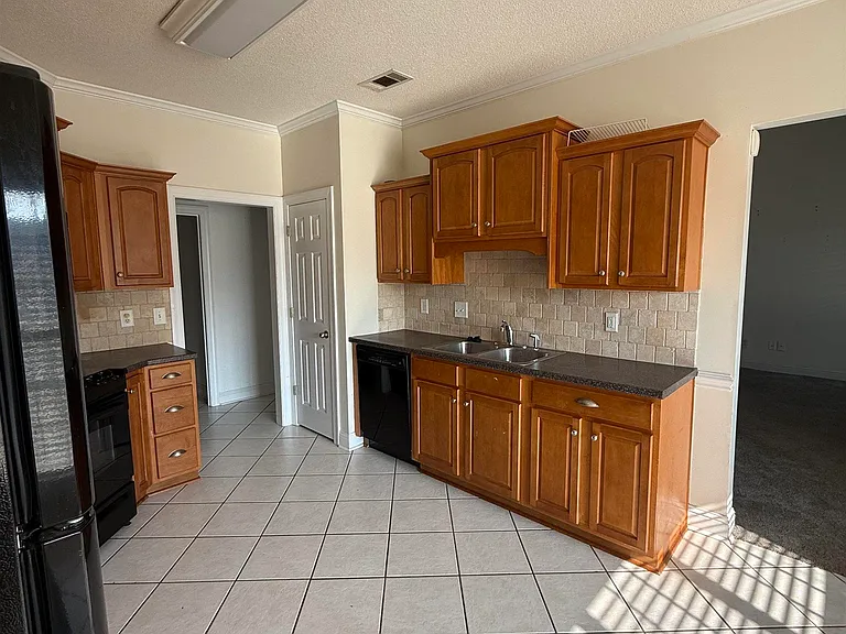136 Roseine Dr — Photo 9