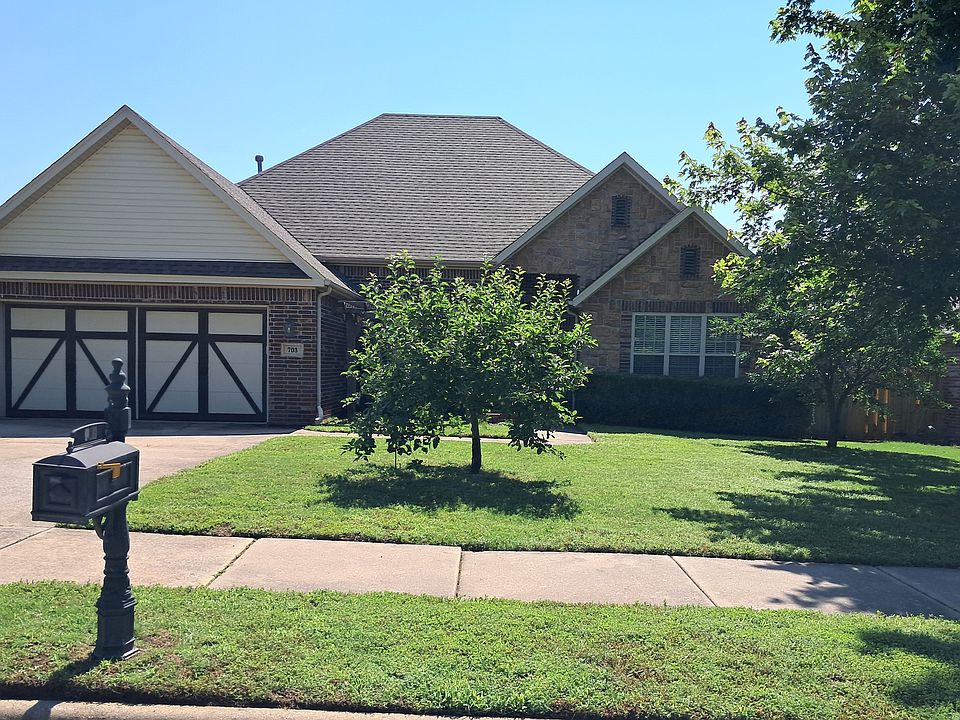 1st image of 703 SW Sterling Pl
