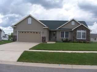 1834 Parakeet, Holt, MI 48842