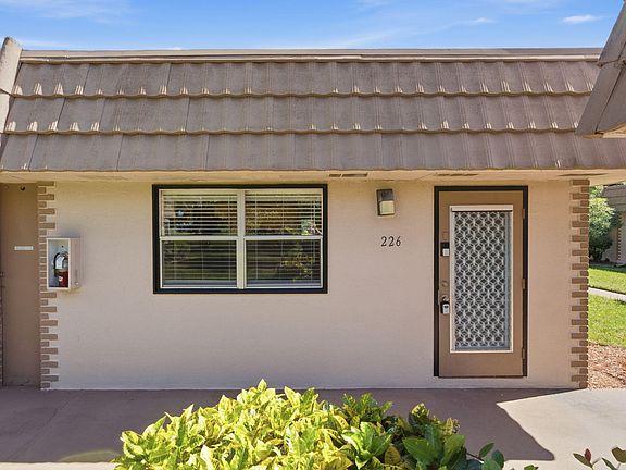 2nd image of 226 Seville Boulevard