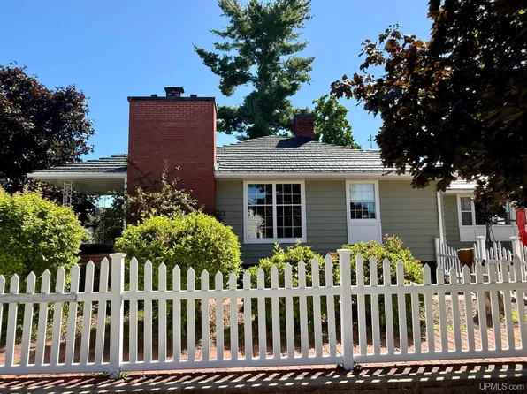 425 Mine St, Norway, MI 49870