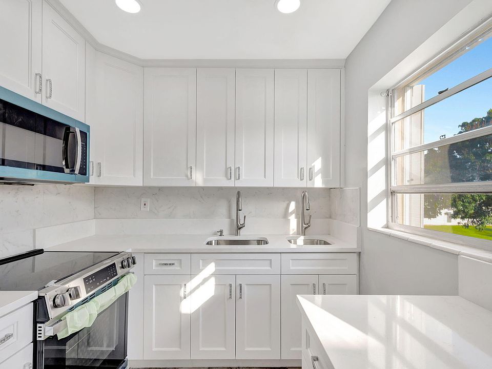 1st image of 121 BEDFORD E