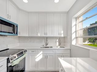 121 Bedford E, West Palm Beach, FL 33417