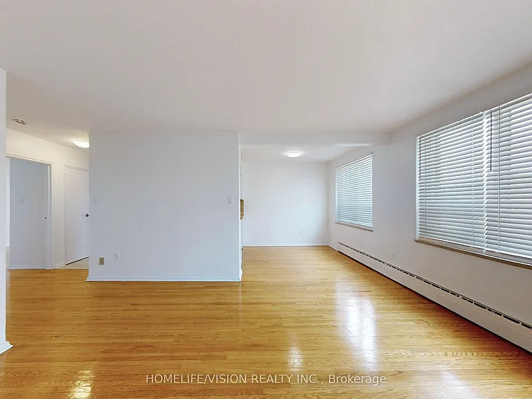 9901 Yonge St #4 — Photo 12