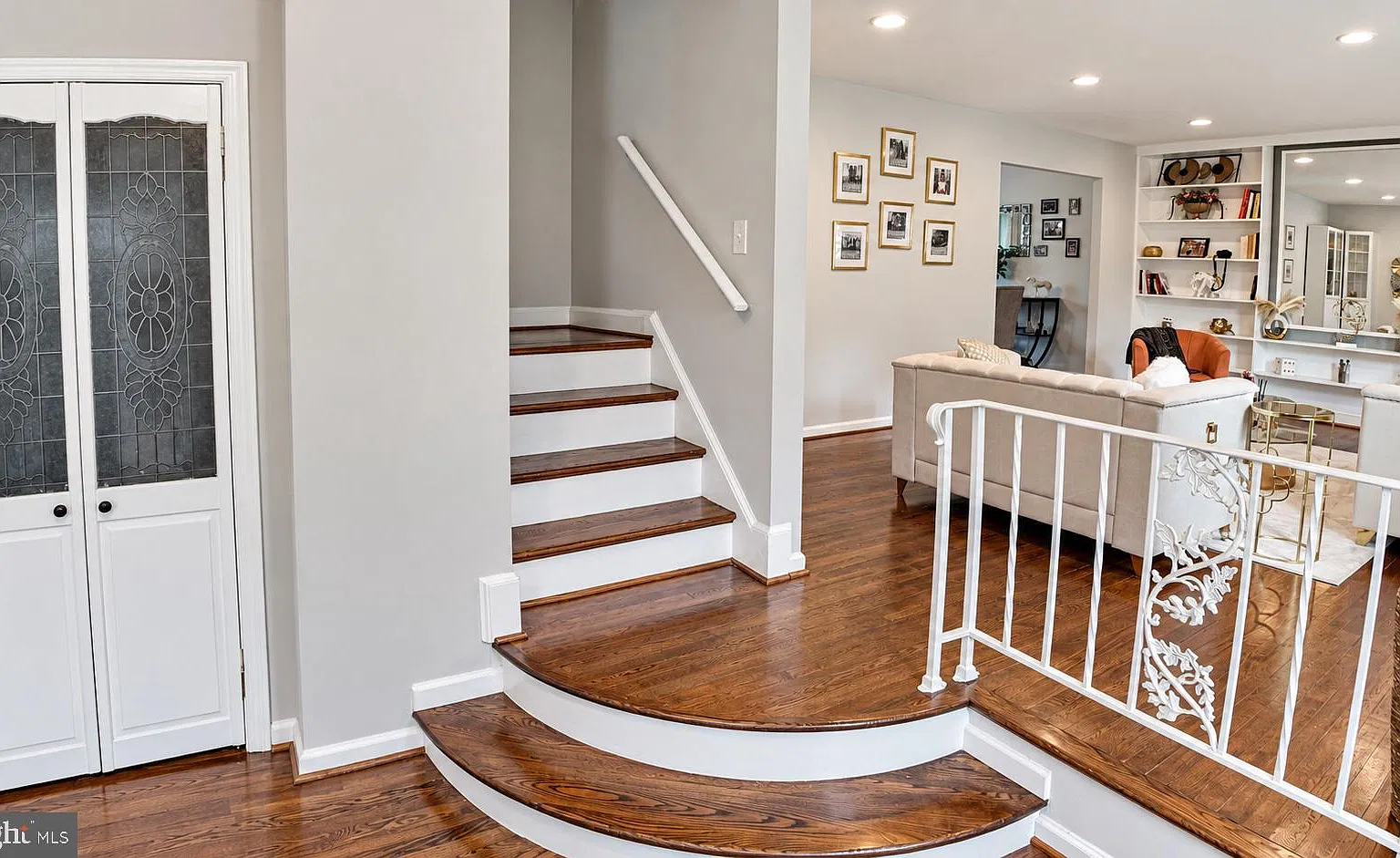 5 bed, 3.0 bath, 2316 sqft, $3,950 — Photo 3