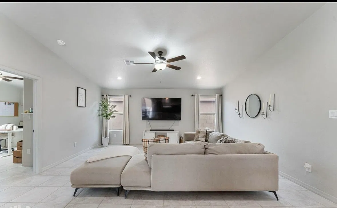 4 bed, 1659 sqft, $2,350 — Photo 4