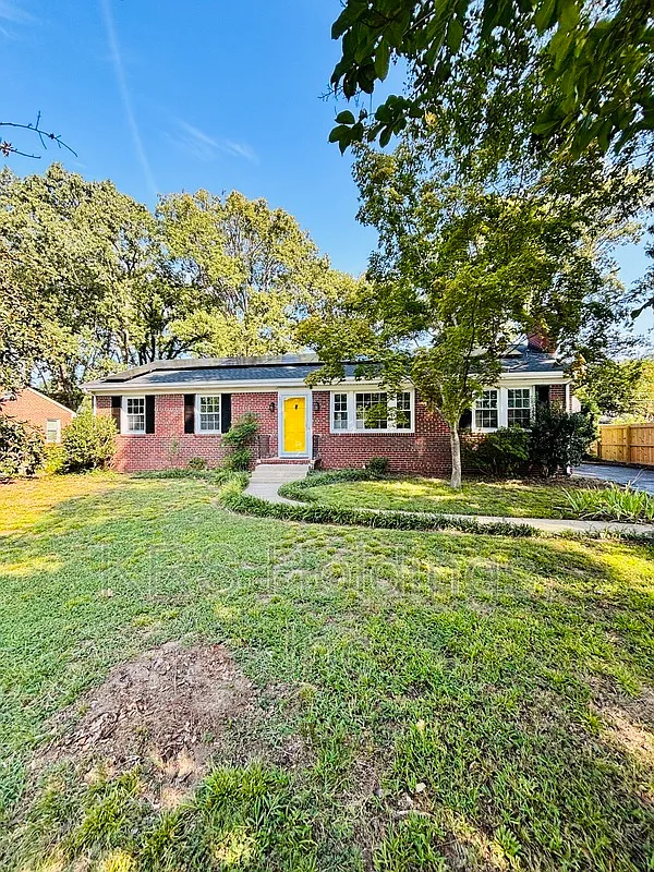 3 bed, 1.5 bath, 1404 sqft, $2,295 — Photo 1