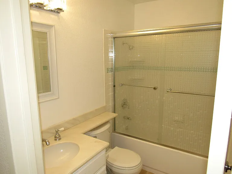 1099 W Ontario Ave — Photo 13