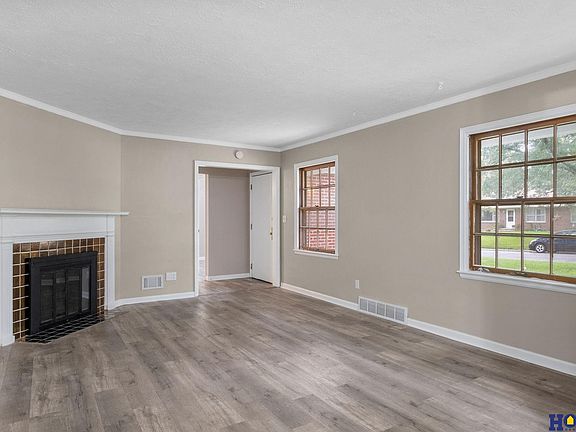 5th image of 4215 Everett St