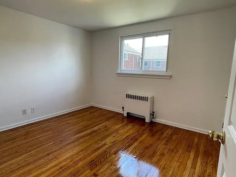 440 Lawn Ave #5 — Photo 5