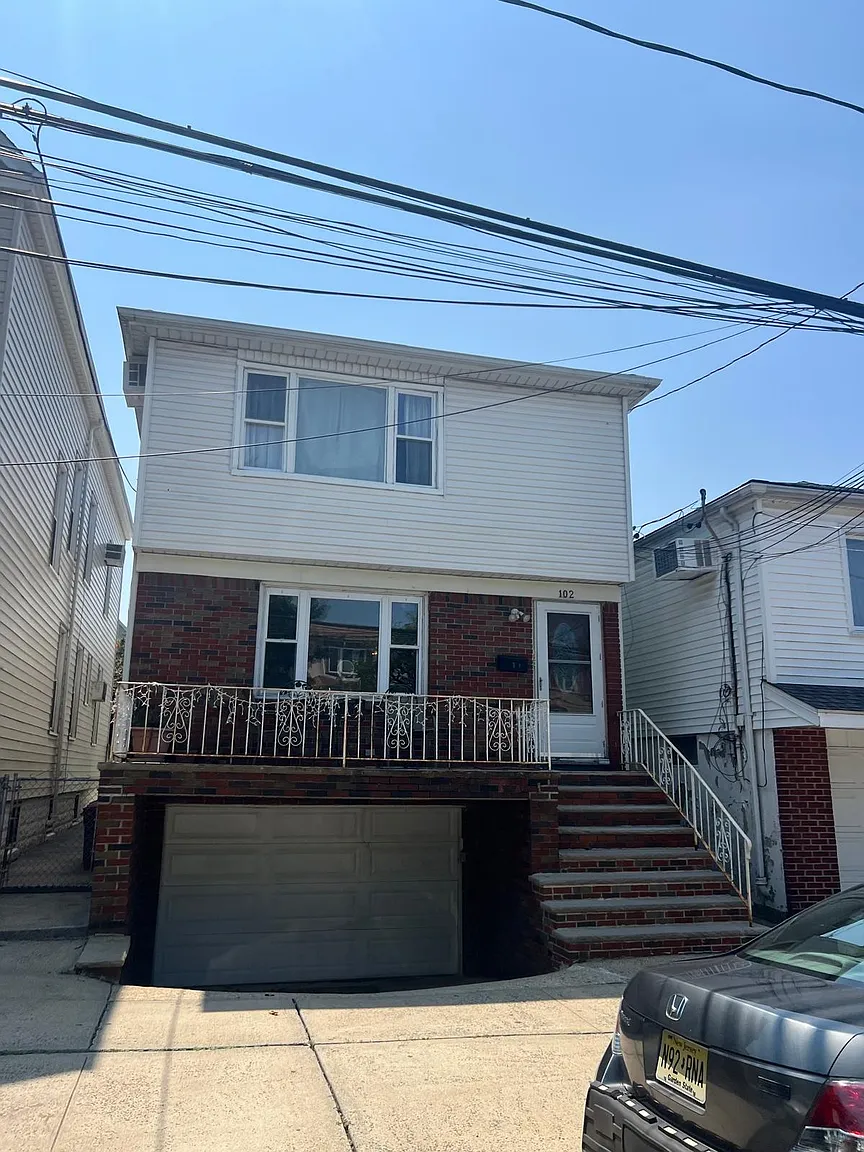102 W 48th St photo 1