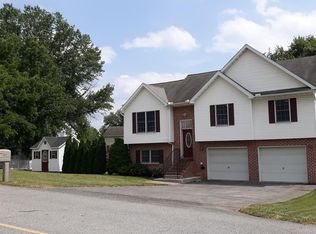 108 Hill Dr, Carlisle, PA 17013