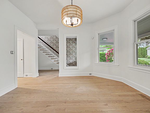 3rd image of 15 Shorelands Pl