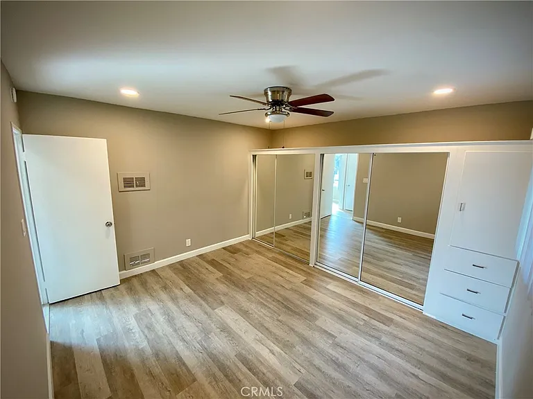 919 E Acacia Ave #E — Photo 5
