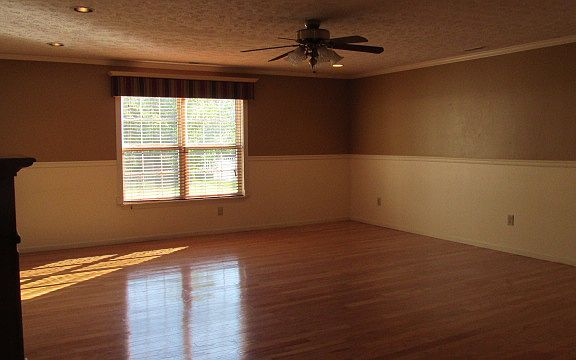 5th image of 3924 Regal Valley Dr