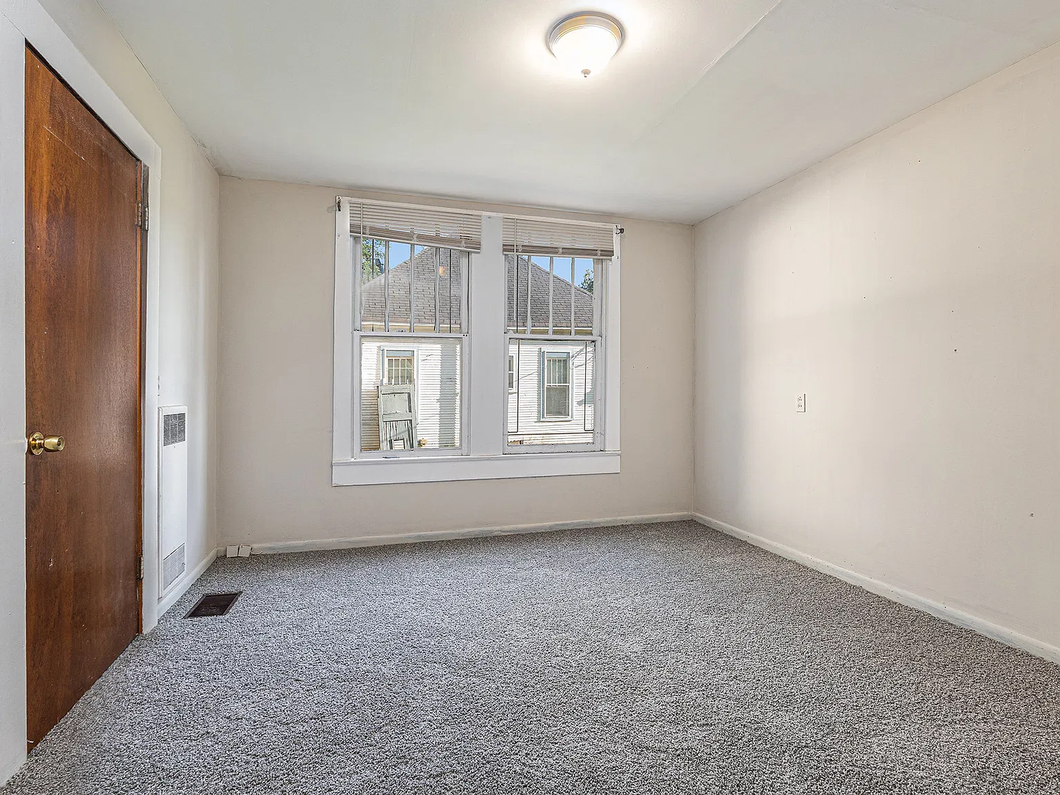 104 Henley Street - 1 — Photo 3