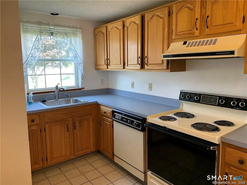2 bed, 2.5 bath, 1200 sqft, $2,300 — Photo 3