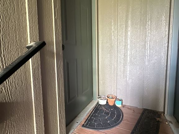 2nd image of 520 Hickory St #528