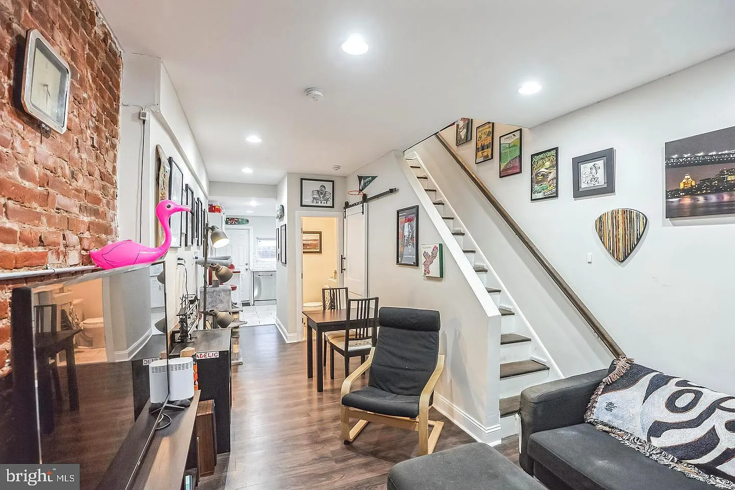 2 bed, 1.5 bath, 900 sqft, $1,650 — Photo 2