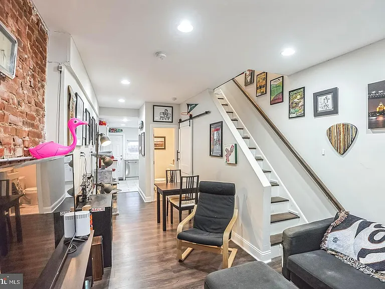 1814 E Albert St — Photo 2
