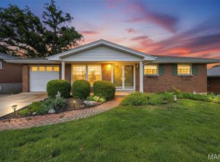 1215 Victory Dr, Saint Louis, MO 63125