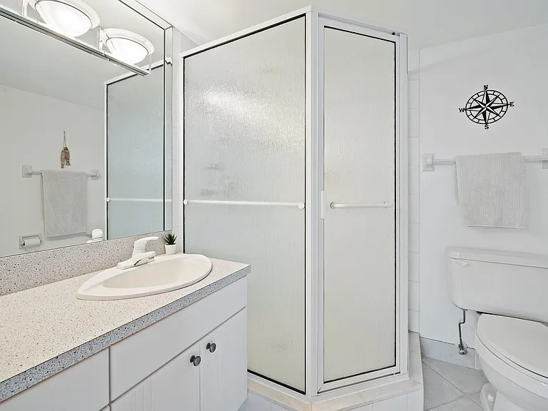 1050 Hillsboro Mile #203W — Photo 21
