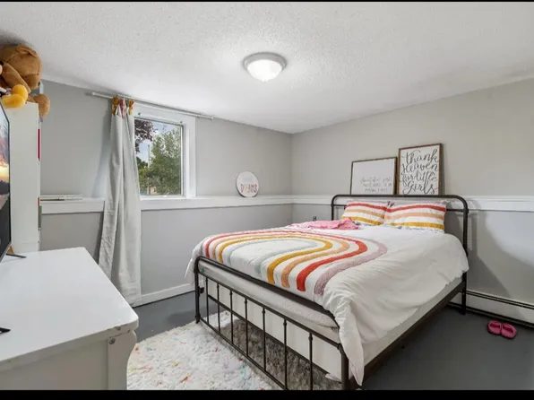 5 Hilton Pl, Lewiston, ME 04240