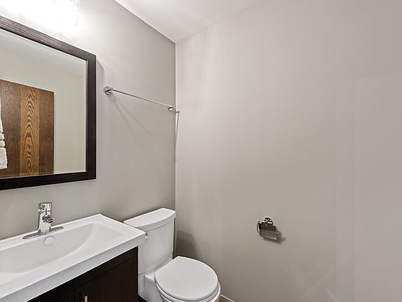 5th image of 2815 N Maplewood Ave