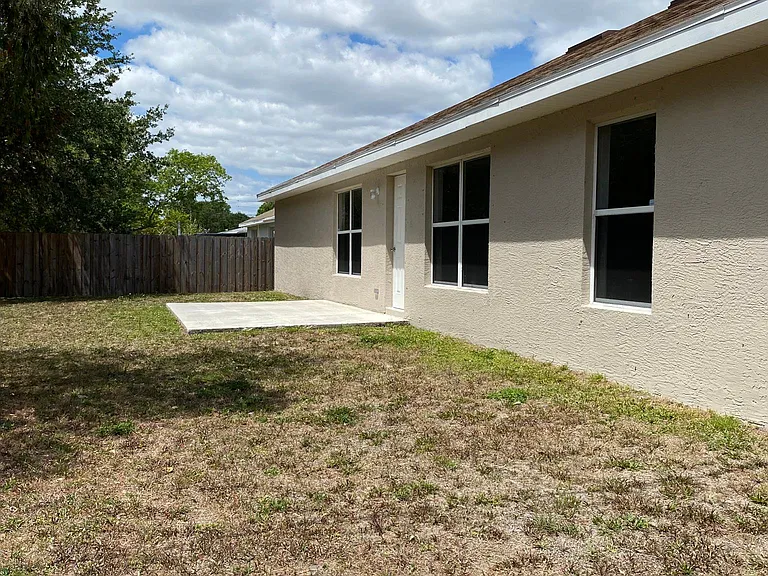632 SE Chapman Ave — Photo 57