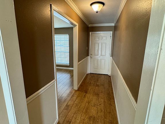 3rd image of 1600 Stonewood Cir