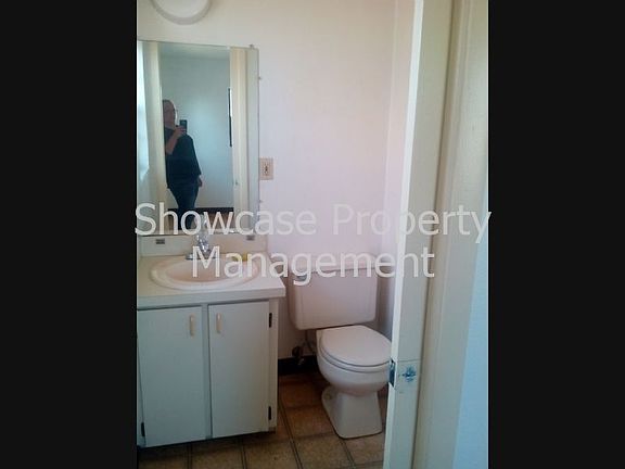 4th image of 7523 Magnolia Ave