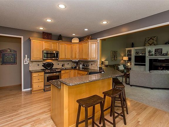 3rd image of 8583 Newbury Ct
