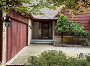 2680 Hunter Heights Dr, West Bloomfield, MI