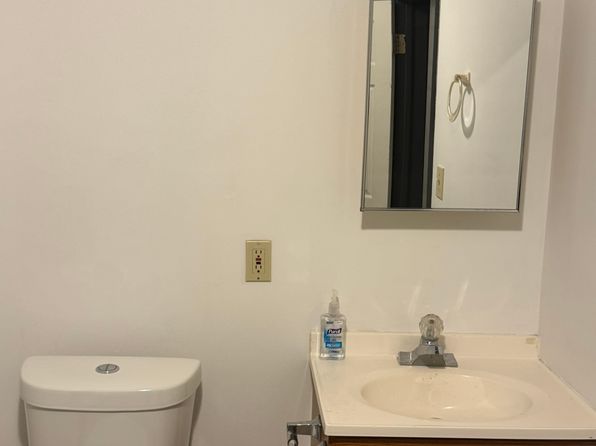 247 1/2 W Main St APT 4