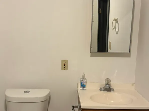 247 1/2 W Main St APT 3, Ravenna, OH 44266