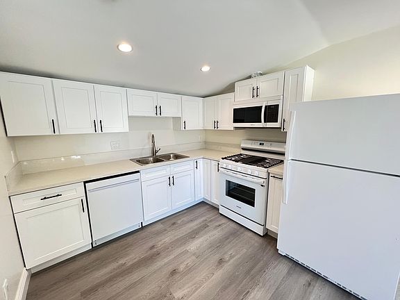 3rd image of 5244 Topanga Canyon Blvd #1/2