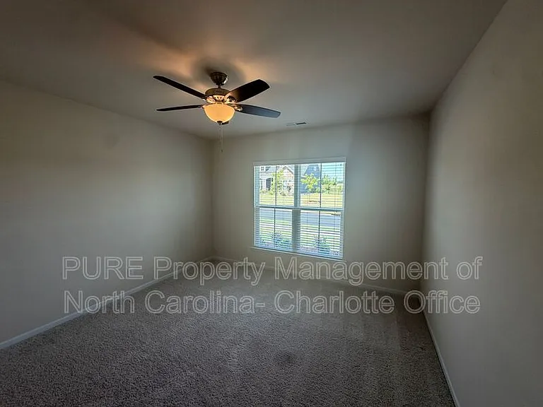 13818 Berkley Ave — Photo 37
