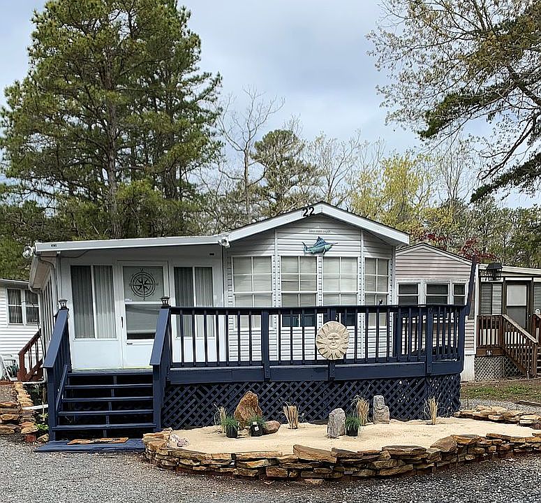 1st image of 22 Lakeview Dr