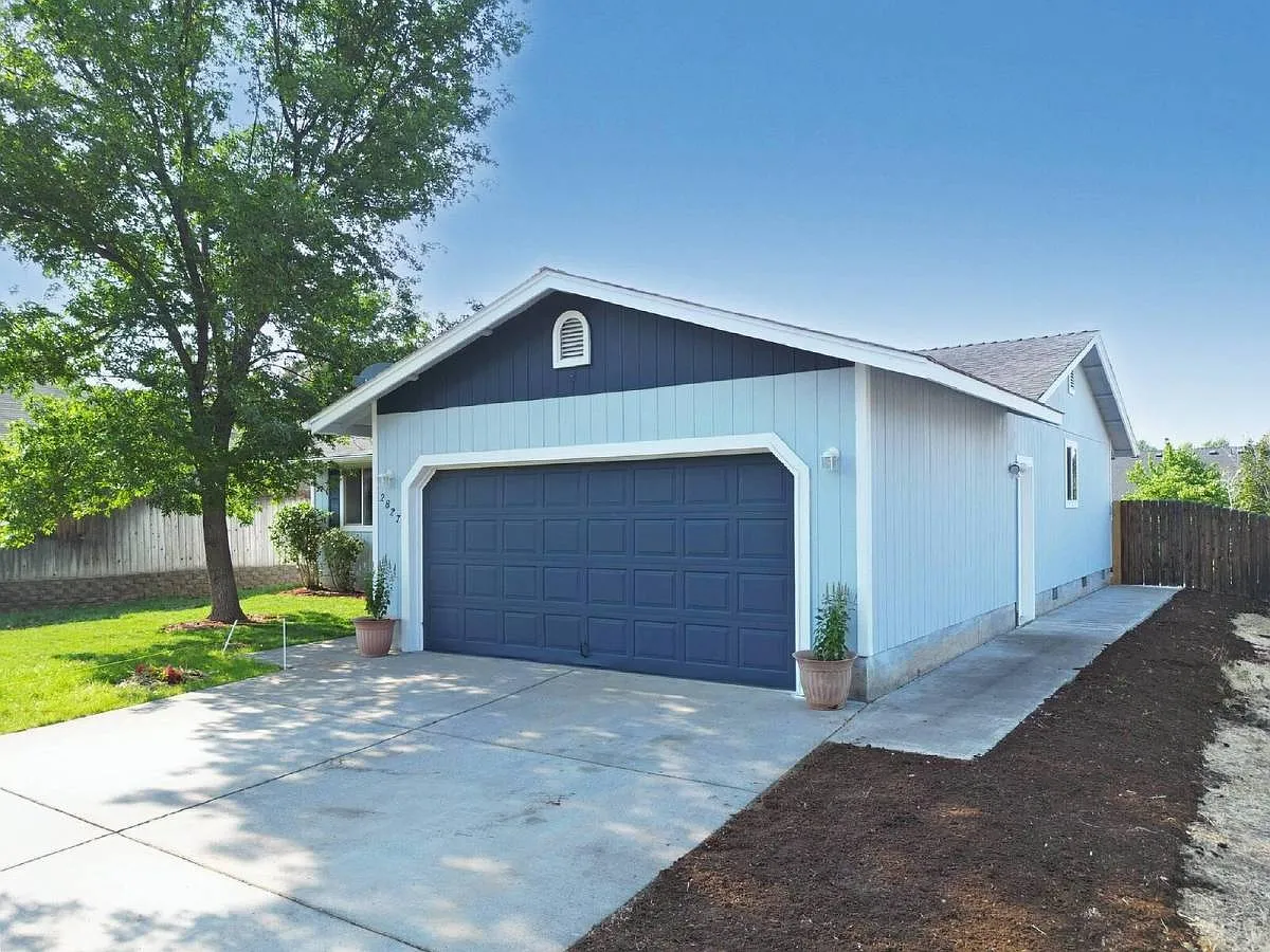 Building Photo - 2827 SW Pumice Ave