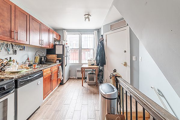 1st image of 116 E 19th St #1R