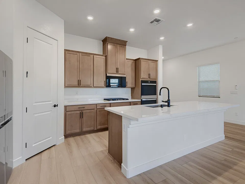 102 Cinder Cone Ln