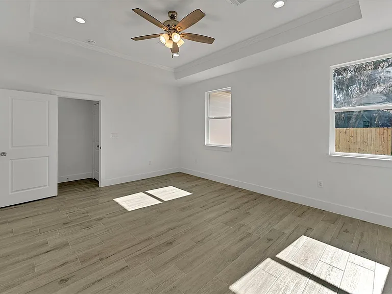 939 Lake View Dr — Photo 17