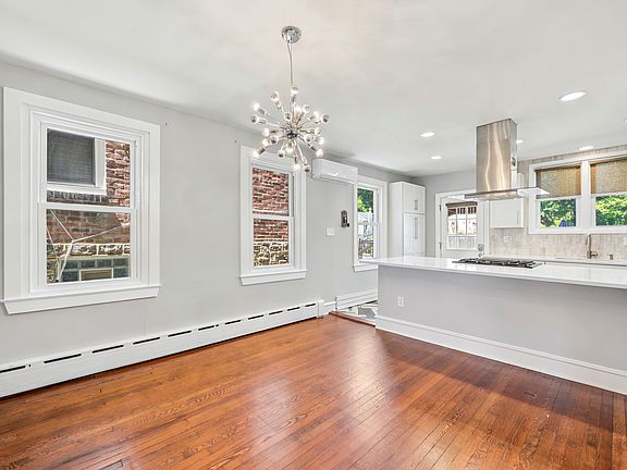 4th image of 4611 Silverwood St