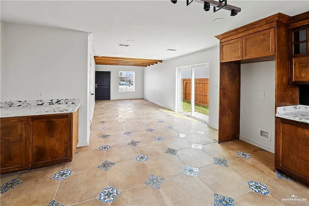 2 bed, 2.5 bath, 1079 sqft, $1,600 — Photo 3