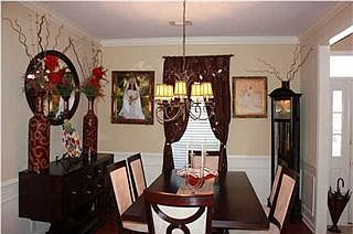 3rd image of 8224 Parkview Ct